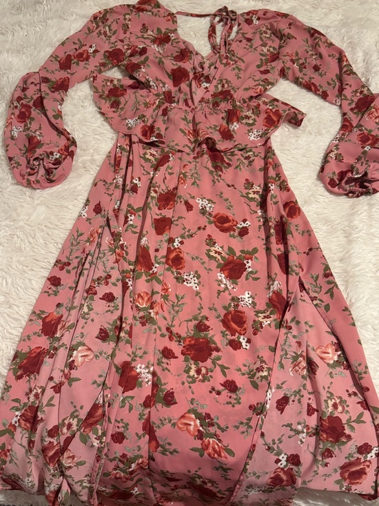 Boohoo Dresses & Skirts - Boohoo size 4 floral ruffled burgundy pink maxi dress with slits on sides boho
